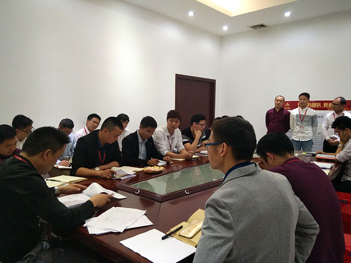 2017年4月5日上午，陶瓷一线品牌金艾陶瓷砖销售团队3月PK赛的结果在金艾陶瓷砖营销总部揭晓。销售PK赛旨在营造公司良好的“比、学、赶、超”工作氛围的同时，也提升金艾陶瓷砖销售团队在终端市场的销售能力和战斗力。