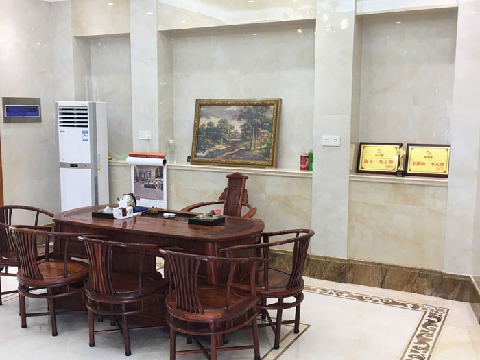 【专卖店推荐】陶瓷一线品牌金艾陶瓷砖潮南店实景鉴赏