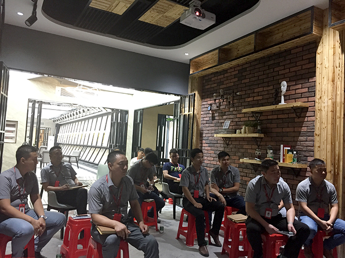 陶瓷一线品牌金艾陶瓷砖“如何快速向新客户介绍公司和服务”演讲比赛圆满结束