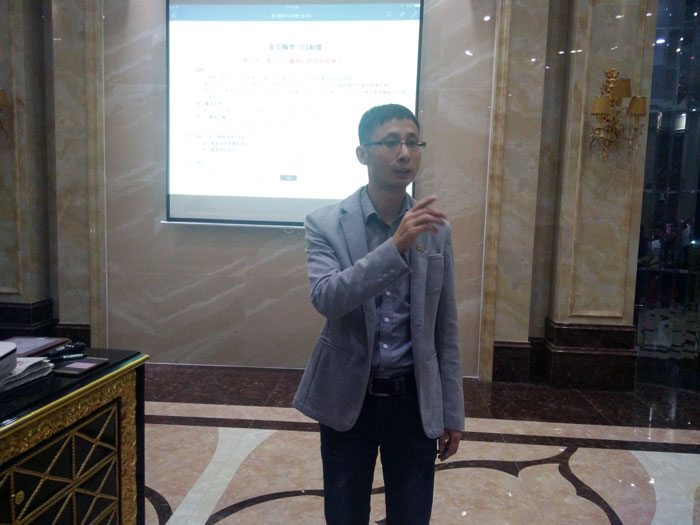 2017年11月2日晚，生命不息，学习不止金艾陶法定学习日，11月全公司人员学习会圆满结束，一起分享《干法》，乐于工作，开心生活，即使在苦难中，只要拼命工作，就能带来不可思议的好运。过好每一天，就是成功之道！