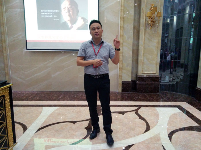 2017年11月2日晚，生命不息，学习不止金艾陶法定学习日，11月全公司人员学习会圆满结束，一起分享《干法》，乐于工作，开心生活，即使在苦难中，只要拼命工作，就能带来不可思议的好运。过好每一天，就是成功之道！