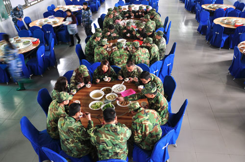 金艾陶在广州黄埔军校进行军事拓展特训